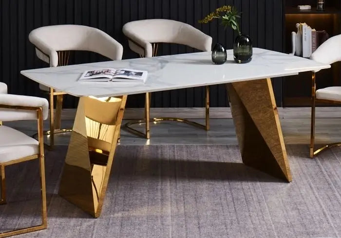 Ensemble Table à Manger et Chaises en Velours avec Piètement en Acier Gold - Meublei