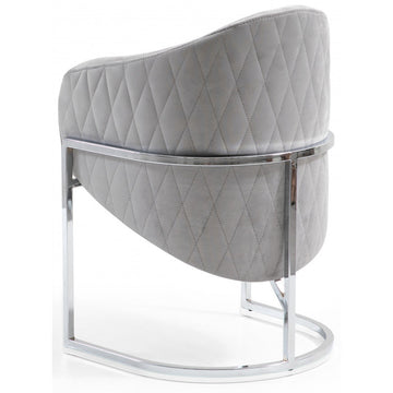 Chaise de salle à manger design avec capitonnage à l'arrière revêtement en velours gris clair et piètement en acier inoxydable argenté collection SENECA